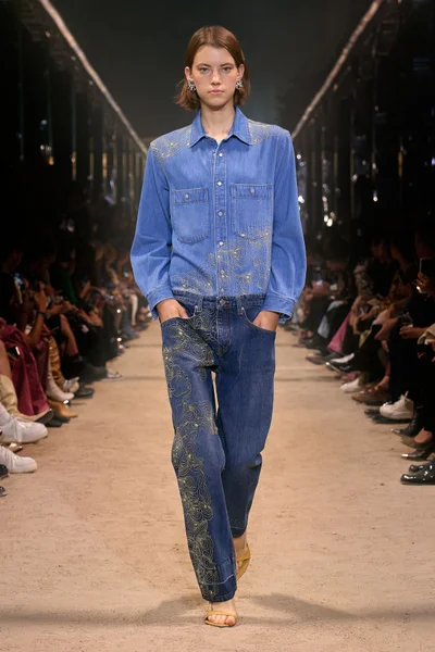 Look 32